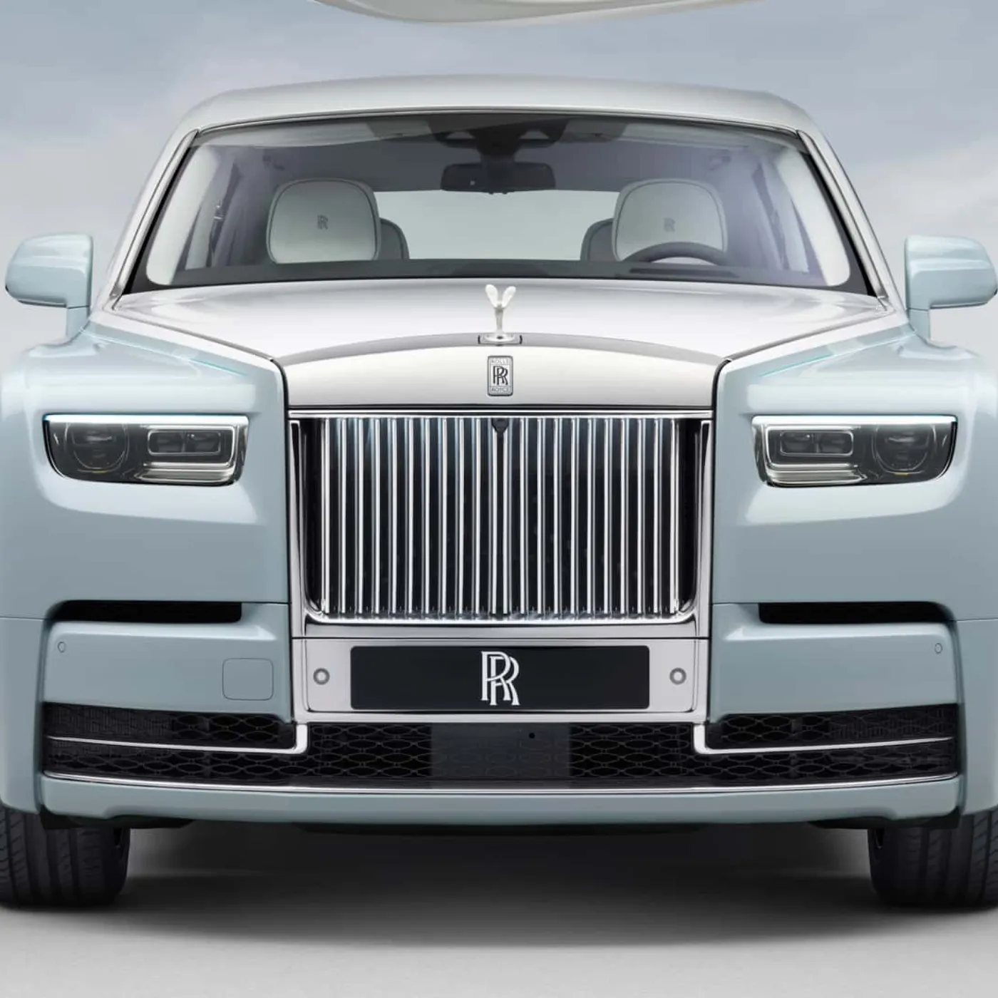 Rolls-Royce Phantom, The Ultimate Symbol of Luxury and Unparalleled Elegance