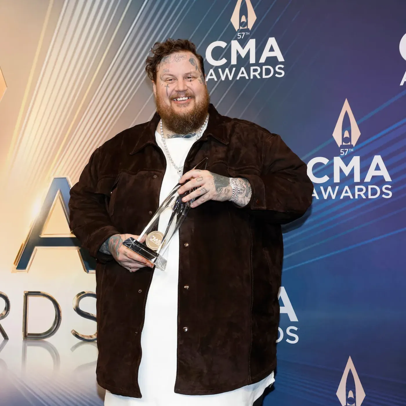 Jelly Roll Reacts to Her People Cover on the 2024 CMA Awards Red Carpet: 'This Is Unbelievable!' 3 Jelly Roll Reacts to Her People Cover on the 2024 CMA Awards Red Carpet: 'This Is Unbelievable!'