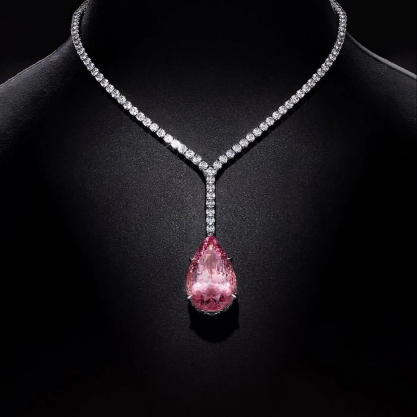 Diamond Necklace The Pink Star, A Symbol of Perfection and Luxury 4 Diamond Necklace The Pink Star, A Symbol of Perfection and Luxury