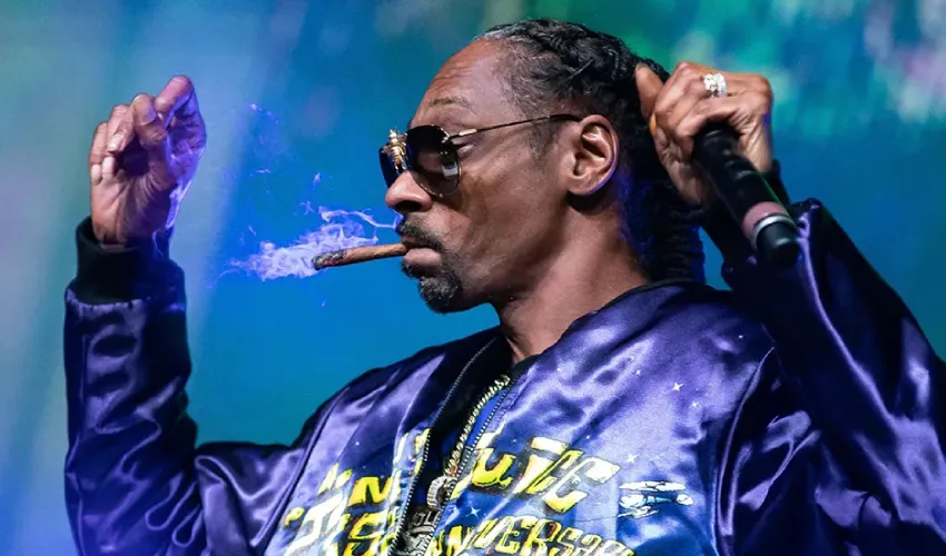 Snoop Dogg Surprises with Weed Smoking Room Announcement