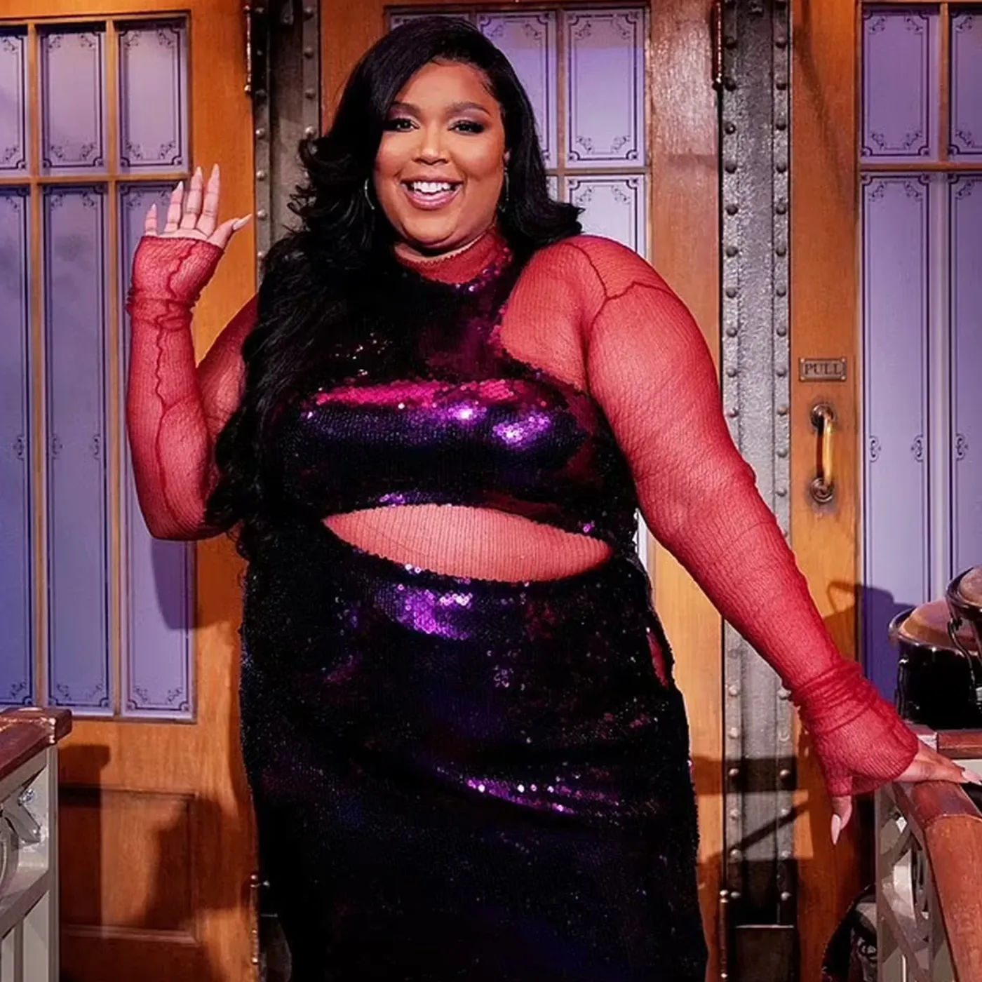 Fans struggle to figure out Lizzo has been acting strange 2 Fans struggle to figure out Lizzo has been acting strange