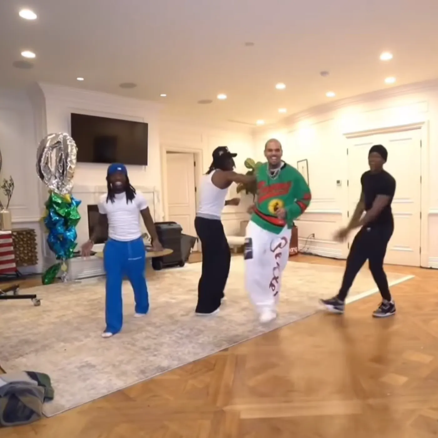 Chris Brown Confirms He's in Multiple Relationships: A New Approach to Love