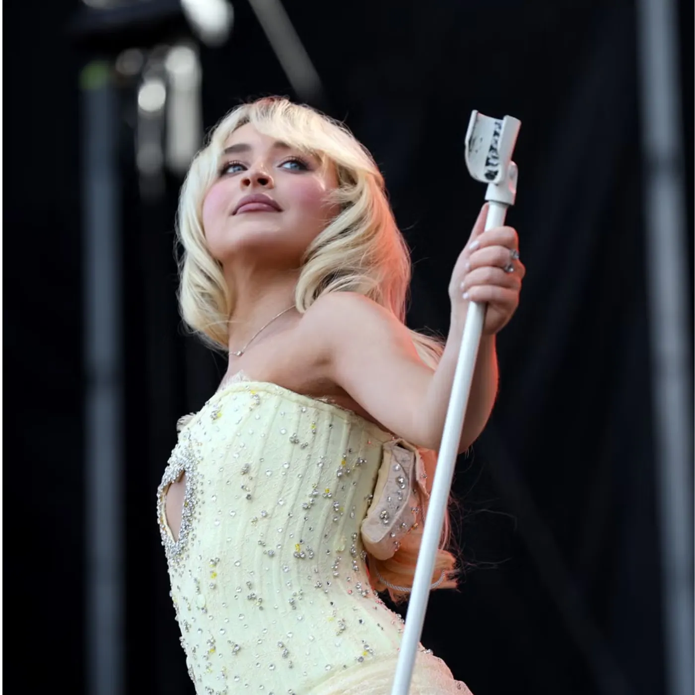 The Meaning Behind Sabrina Carpenter's "Juno" in Her Short n' Sweet Tour 2 The Meaning Behind Sabrina Carpenter's "Juno" in Her Short n' Sweet Tour