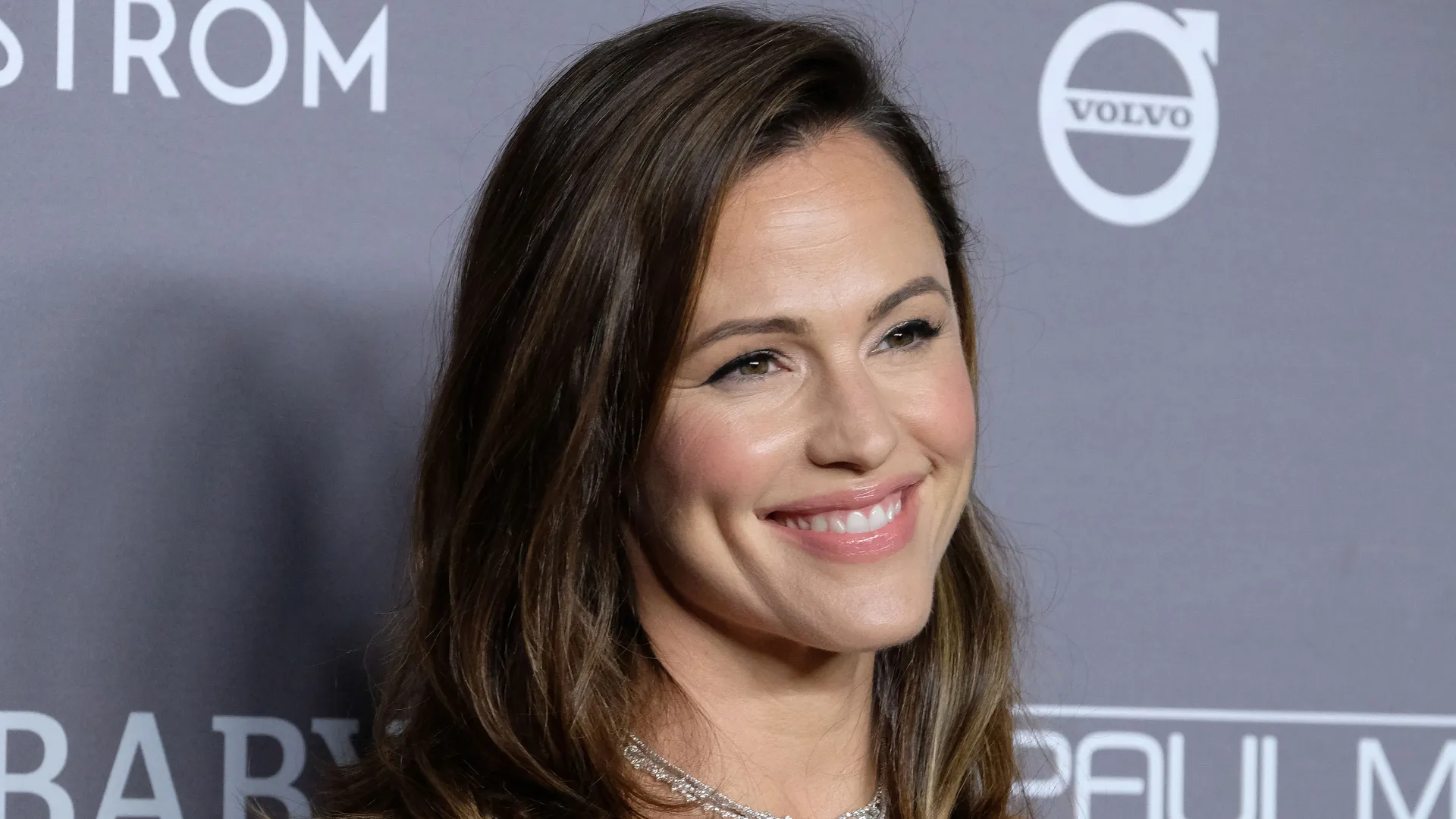 Jennifer Garner’s Demon Makeup: A Hauntingly Bold Transformation!