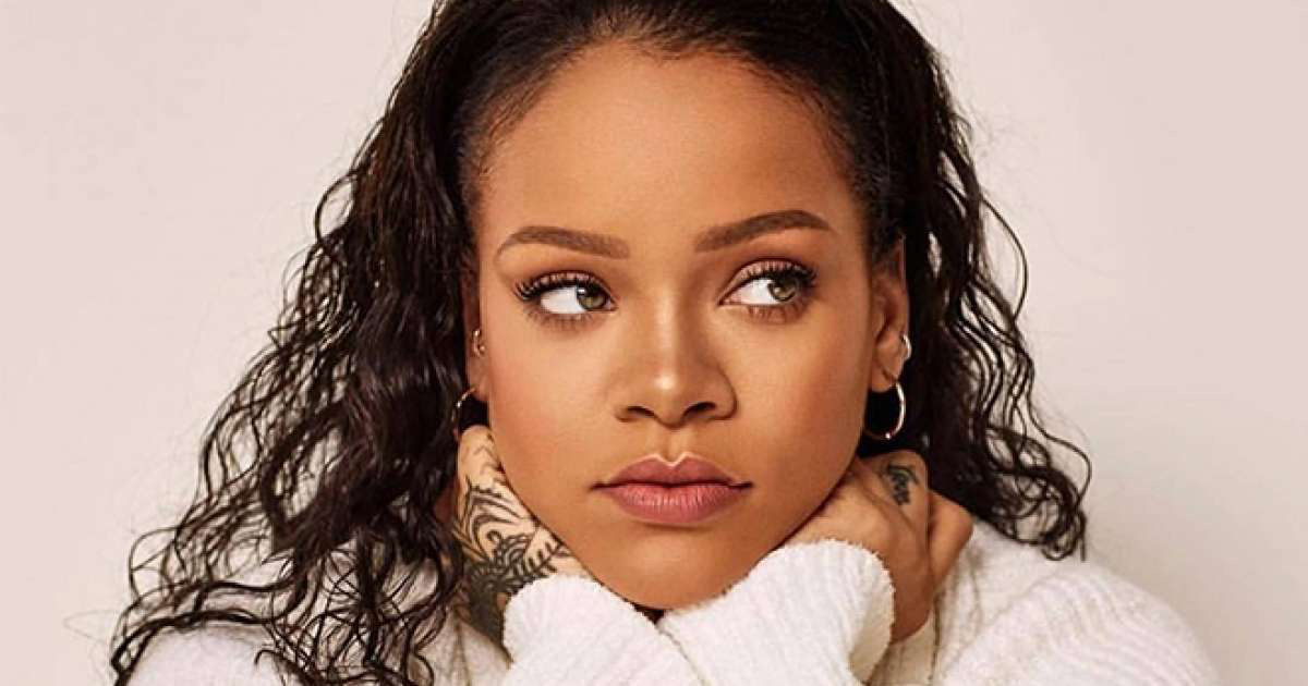 Rihanna Wrapped in a Blanket at the Event: What’s Behind This Unique Outfit?