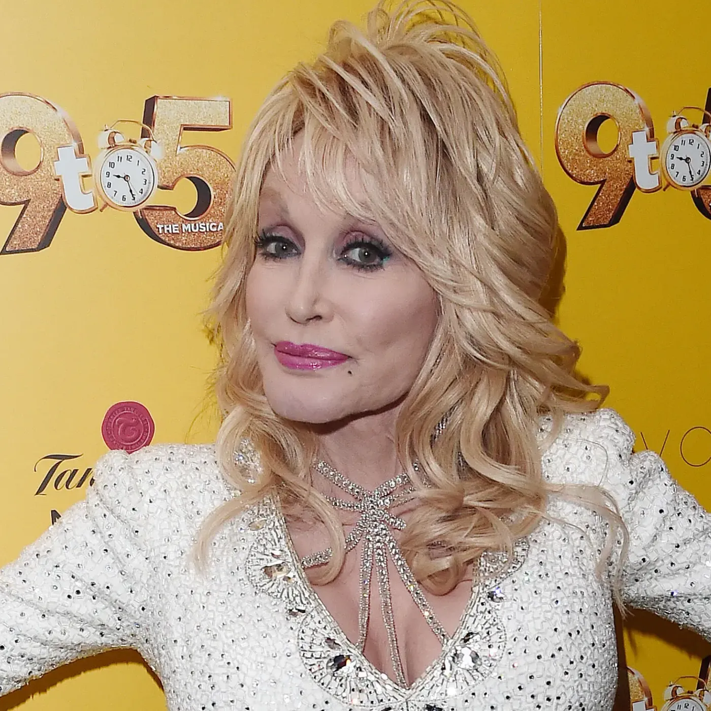 Dolly Parton’s Health Journey: From Endometriosis to Overcoming Depression
