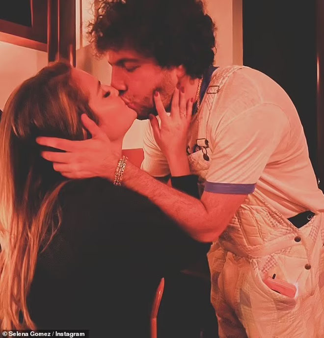 Selena and Blanco’s Big News: Baby on the Way and Fans Are Over the Moon! 2 Selena and Blanco’s Big News: Baby on the Way and Fans Are Over the Moon!