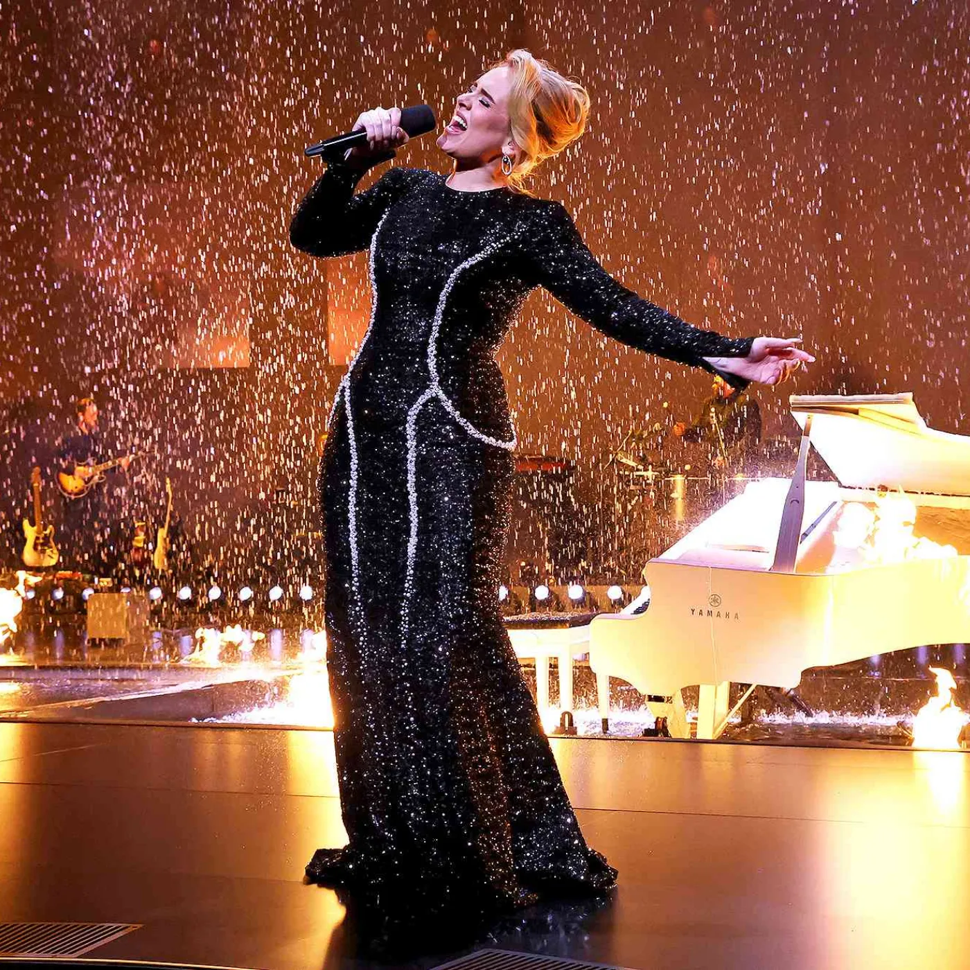 Adele’s Emotional Farewell to Vegas: Tears, Grace, and Uncertainty 2 Adele’s Emotional Farewell to Vegas: Tears, Grace, and Uncertainty