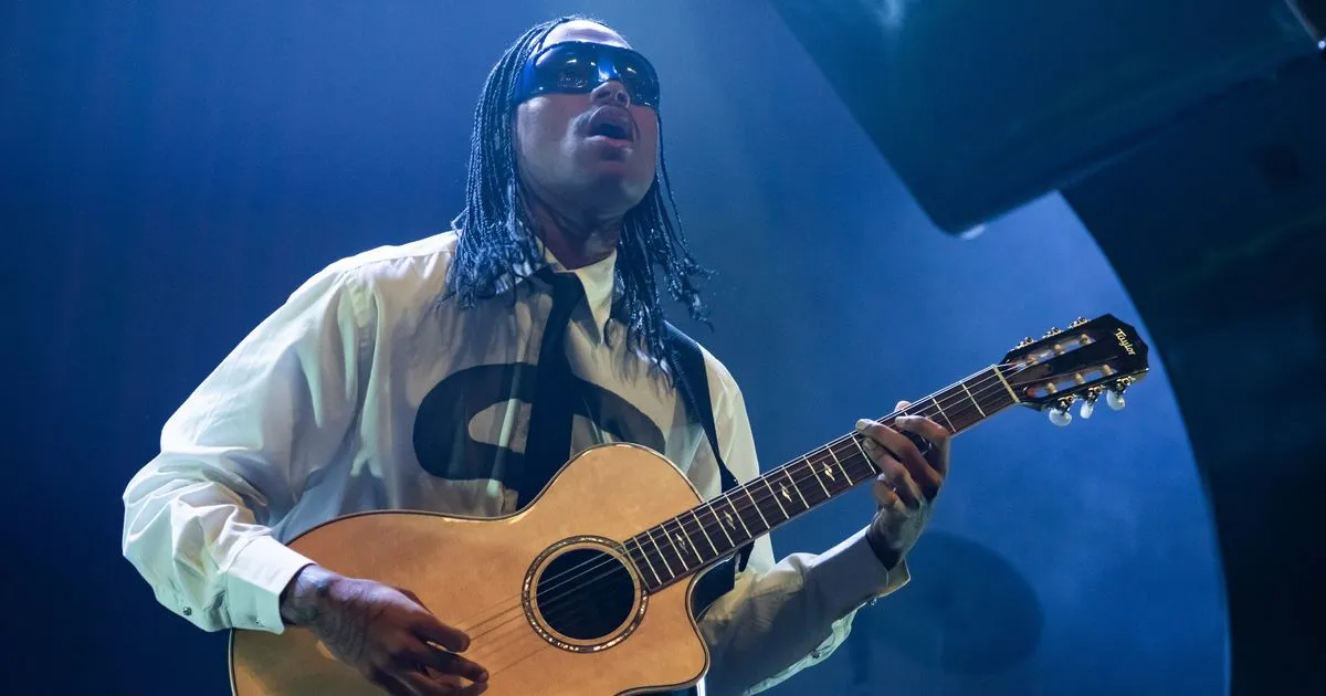 Drake called Steve Lacy a fragile rival and criticizes The Weeknd on XQC Stream.