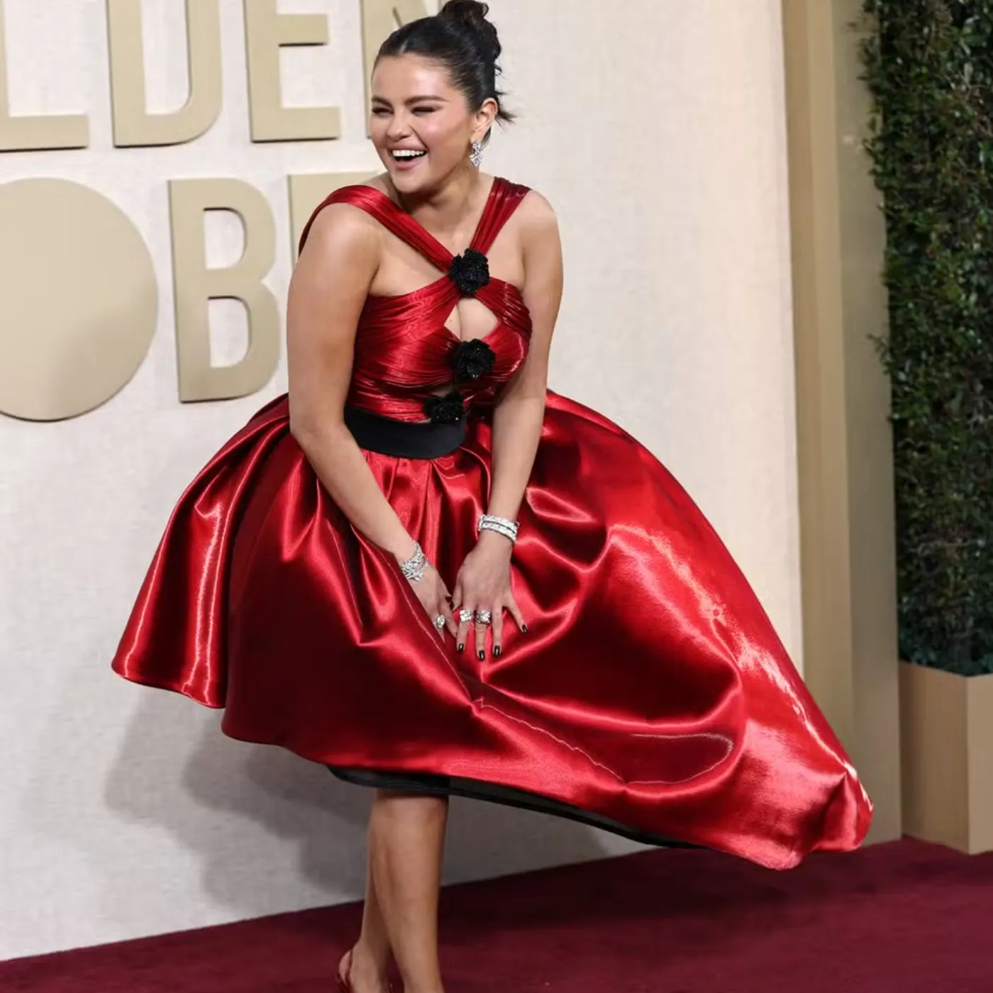 Selena Gomez impresses with her ridiculous red dress 2 Selena Gomez impresses with her ridiculous red dress