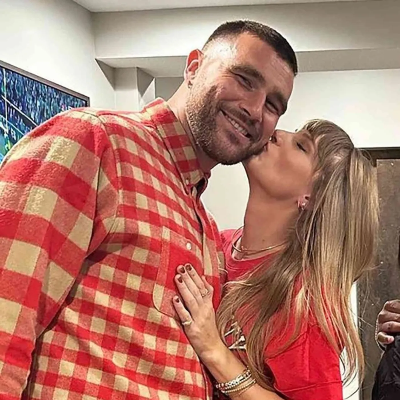 Taylor Swift wears sexy lingerie while cheering on her boyfriend at the game