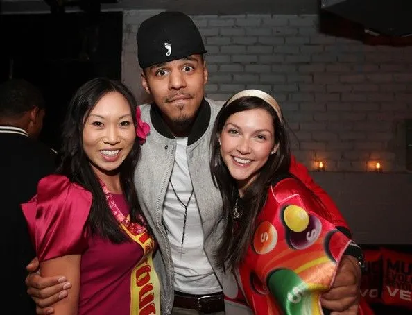 J.Cole was exposed by fans for going with a strange girl at the beach.