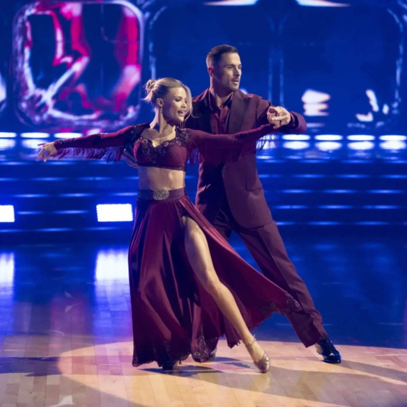 Julianne Hough Flirts With Danny Amendola During DWTS Finale: “Why Are You in My Bed?” 2 Julianne Hough Flirts With Danny Amendola During DWTS Finale: “Why Are You in My Bed?”