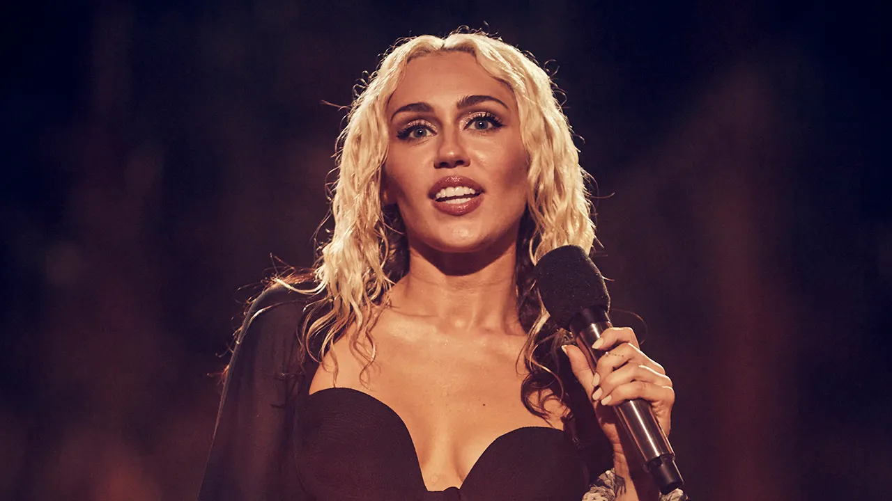 Miley Cyrus Apologizes: The Truth Behind the Scandal of the Affair