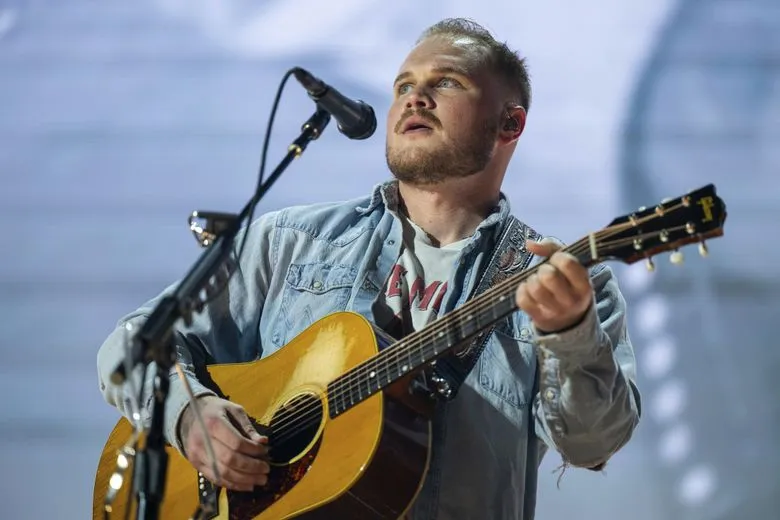 Zach Bryan scolded a fan for throwing objects on stage during a concert 3 Review: Zach Bryan's sentimental WA reunions becoming something special | The Seattle Times