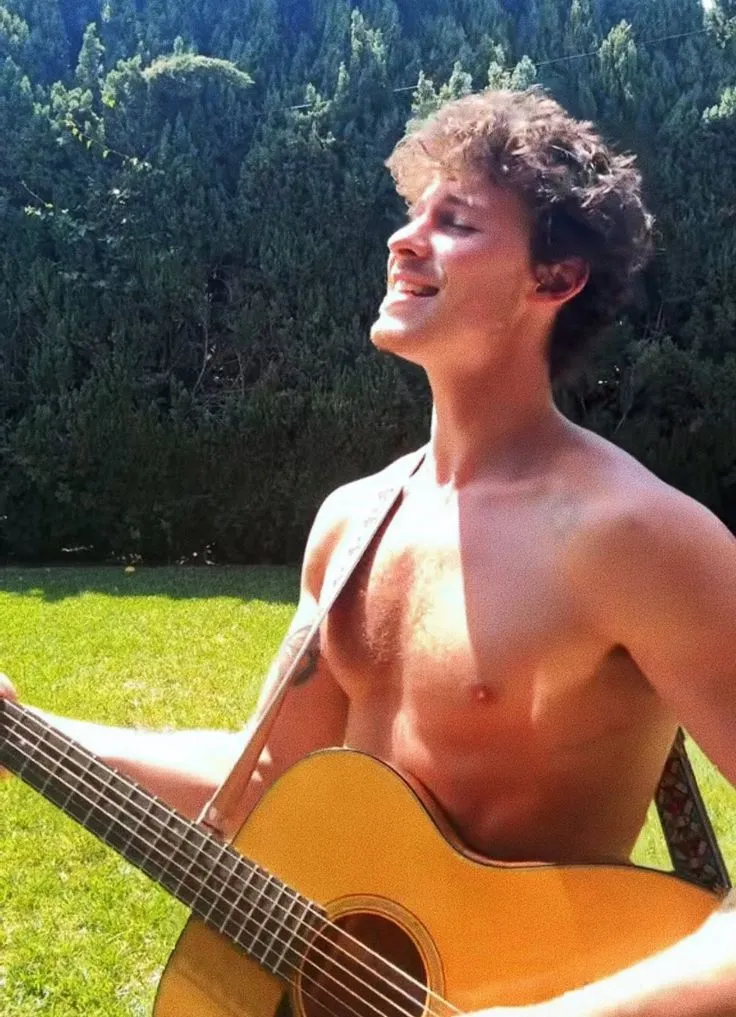 Shawn Mendes' New Album Is Personal—It Could Be Gender-Based 3 Shawn Mendes' New Album Is Personal—It Could Be Gender-Based