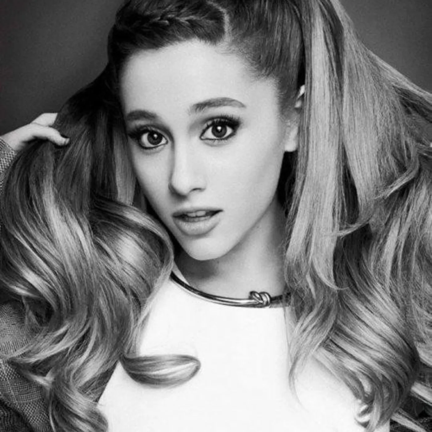 Ariana Grande’s Toxic Business Deals and Hidden Drama: A Glimpse Behind the Glitter