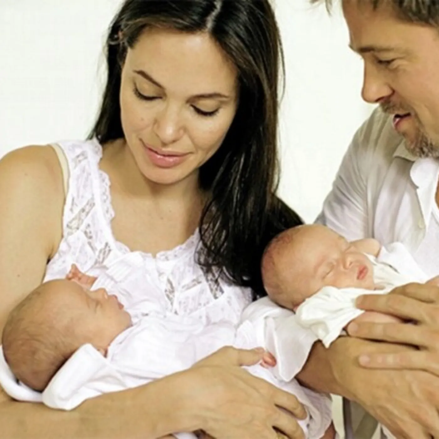 Brad Pitt’s Talented 16 Year Old Daughter Becomes an Assistant to Her Mother Angelina Jolie