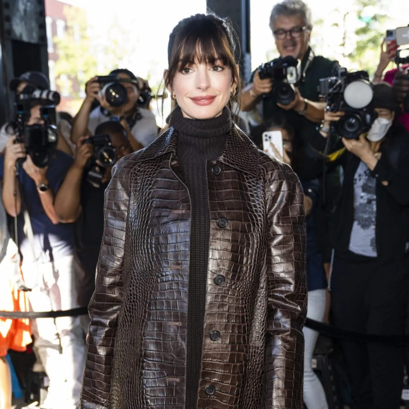Anne Hathaway’s Luxurious Lifestyle: A Look Inside the Hollywood Star’s Glamorous World