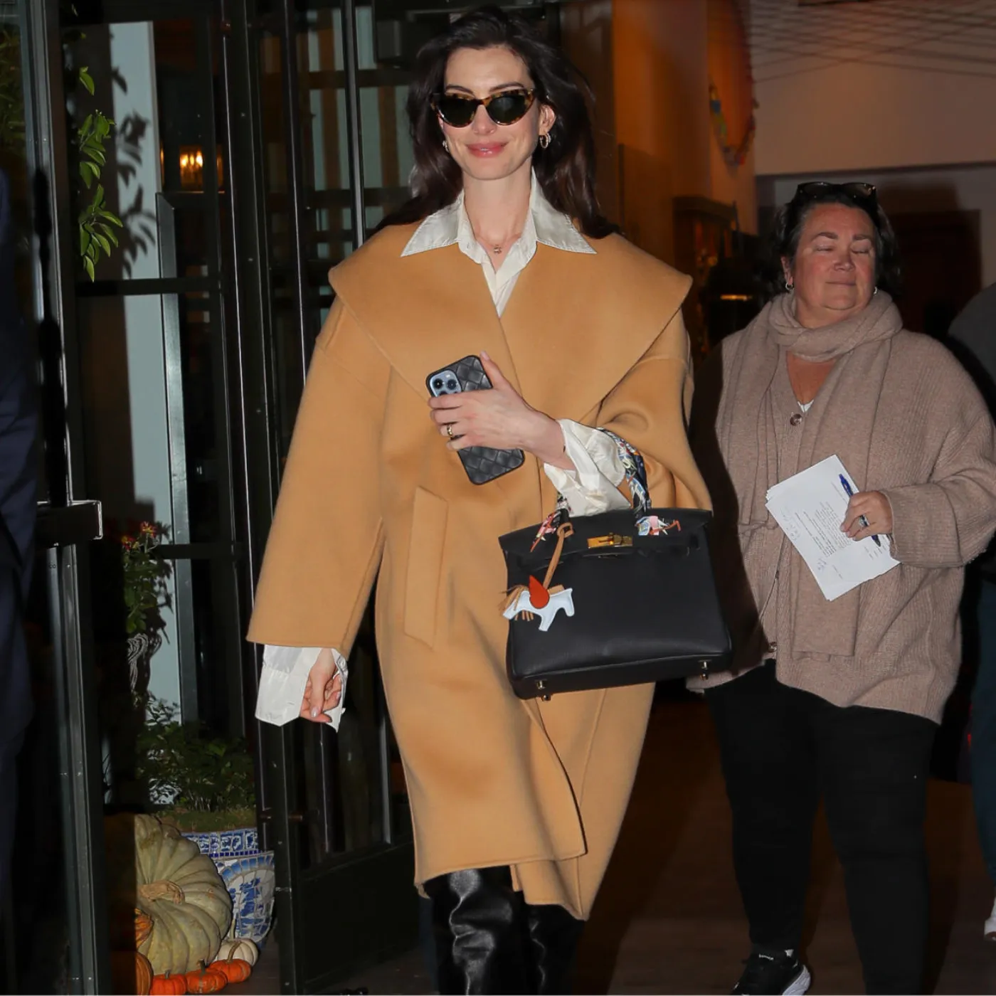 Anne Hathaway’s Luxurious Lifestyle: A Look Inside the Hollywood Star’s Glamorous World