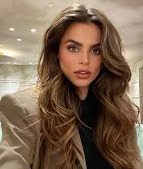 Danielle Fishel’s Stunning Stage Mishap: The Fall That Shook Fans 3 Danielle Fishel’s Stunning Stage Mishap: The Fall That Shook Fans