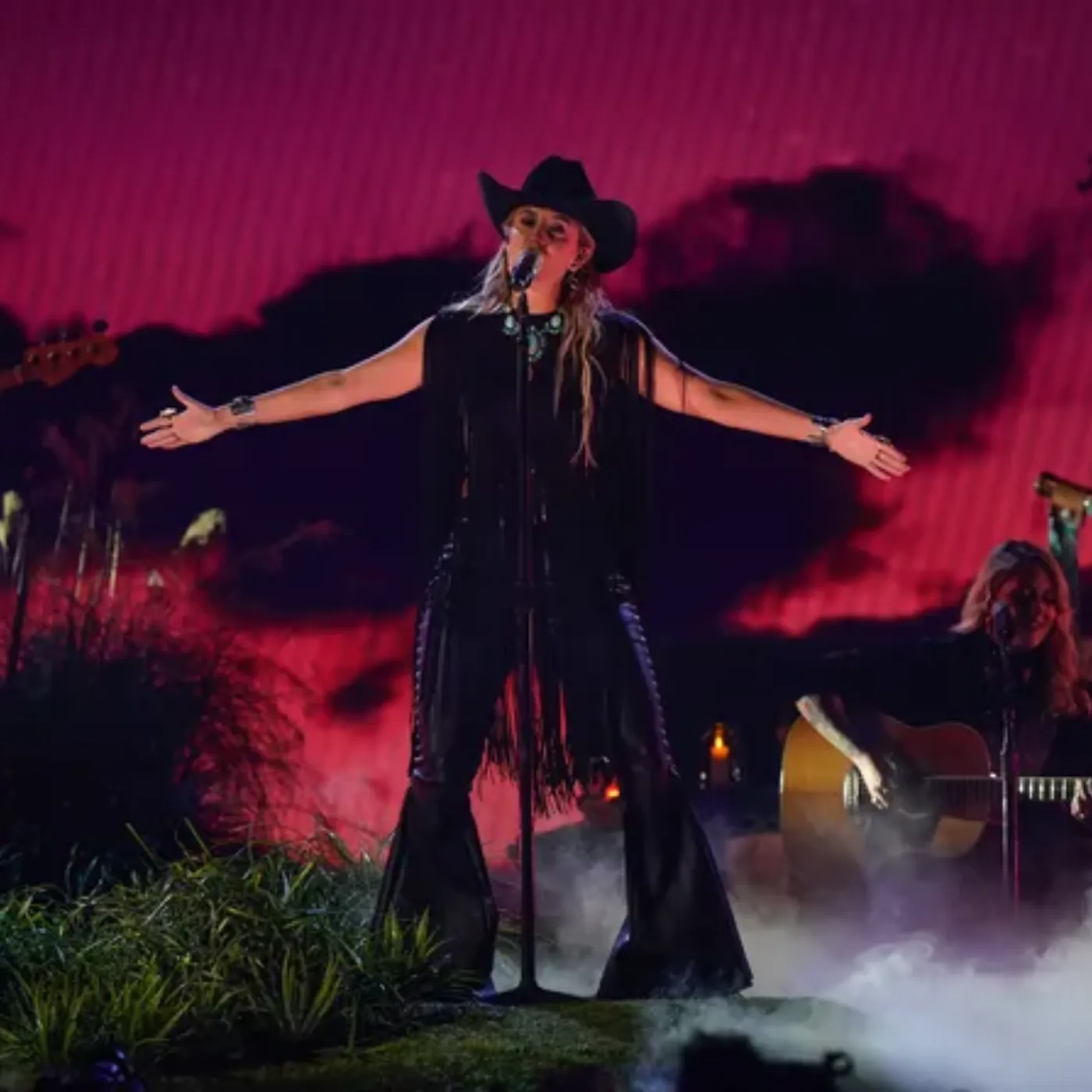 Meet Lainey Wilson: The Star Behind the Cowboys-Giants Thanksgiving Halftime Show Performance 2 Meet Lainey Wilson: The Star Behind the Cowboys-Giants Thanksgiving Halftime Show Performance