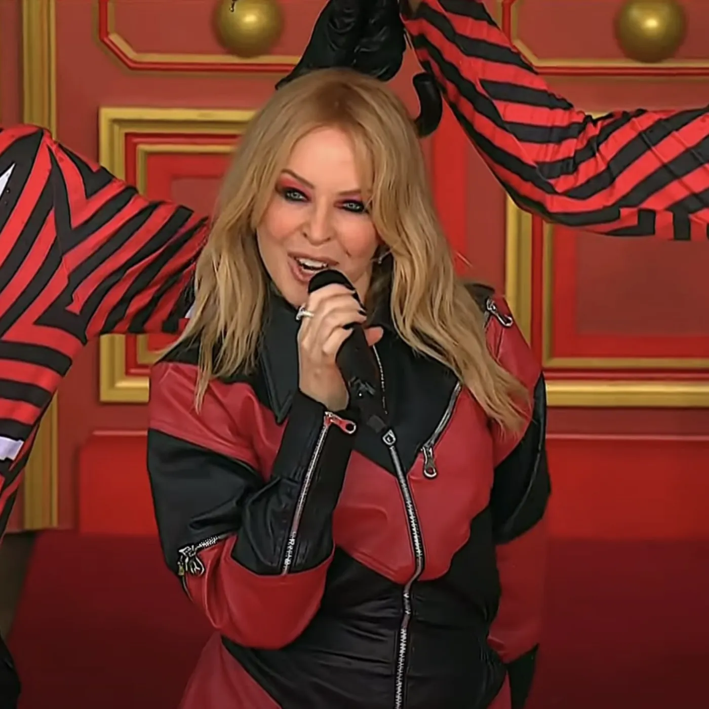 Kylie Minogue Shines Through the Rain at the 2024 Macy’s Thanksgiving Day Parade