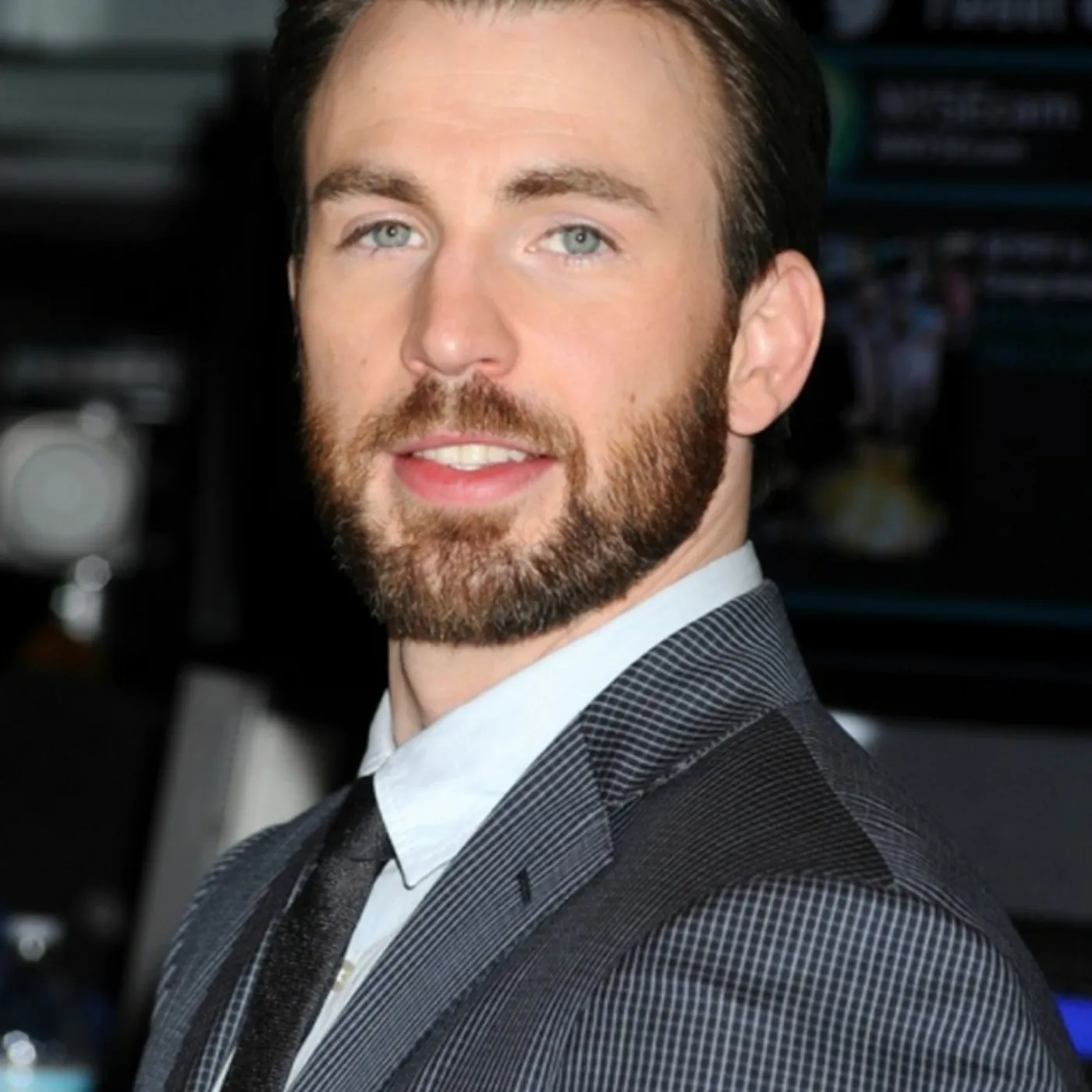 The strained relationship between Chris Evans and a top Hollywood director is making headlines.