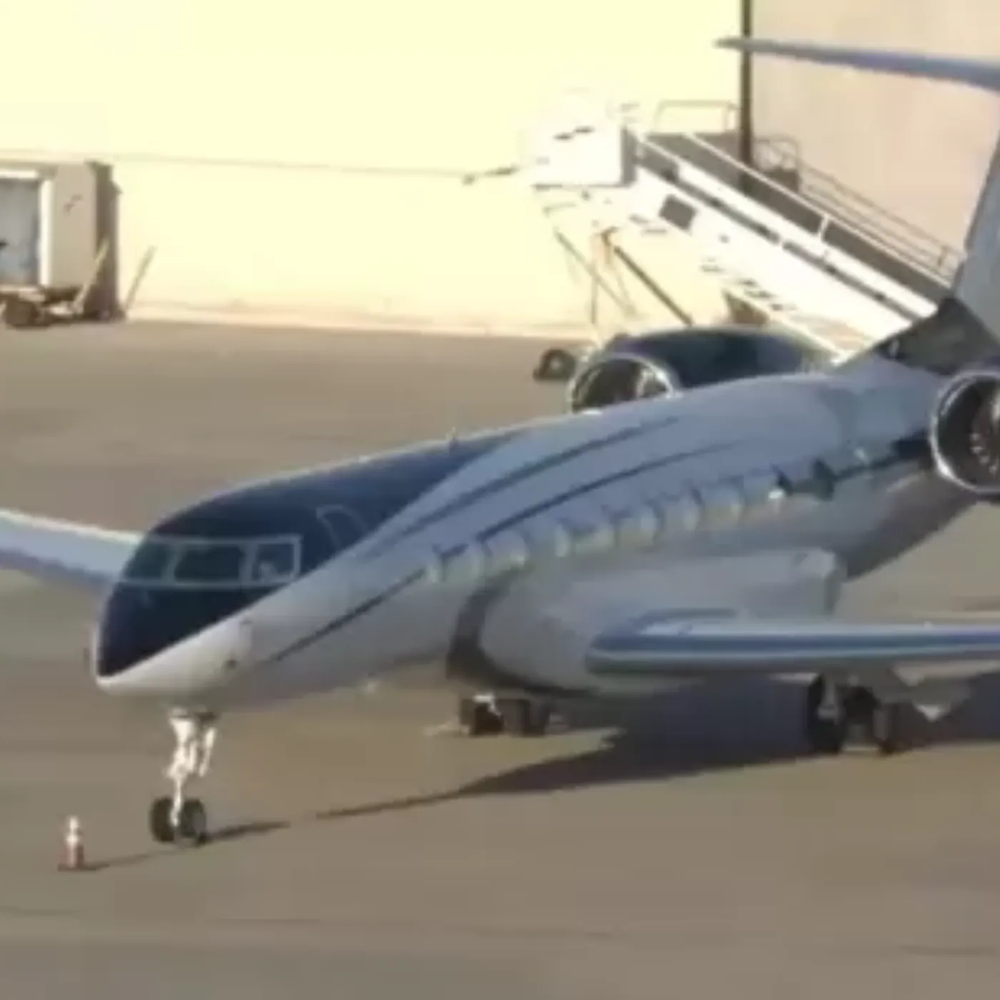 The Private Jet Lifestyle: How Jeff Bezos Flies in Ultimate Comfort