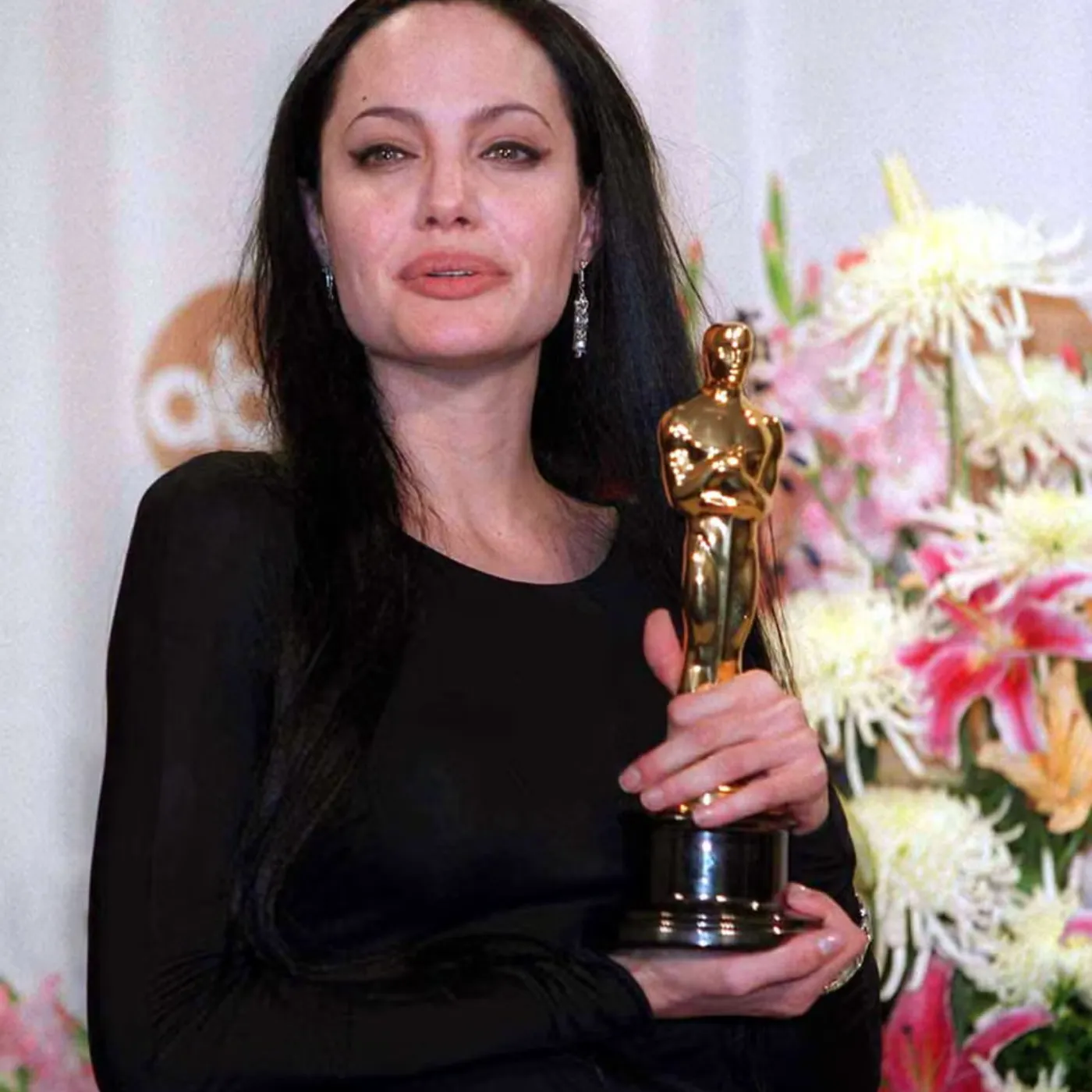 Brad Pitt eclipses Angelina Jolie by publicly unveiling his relationship with Ines de Ramon. 3 Brad Pitt eclipses Angelina Jolie by publicly unveiling his relationship with Ines de Ramon.