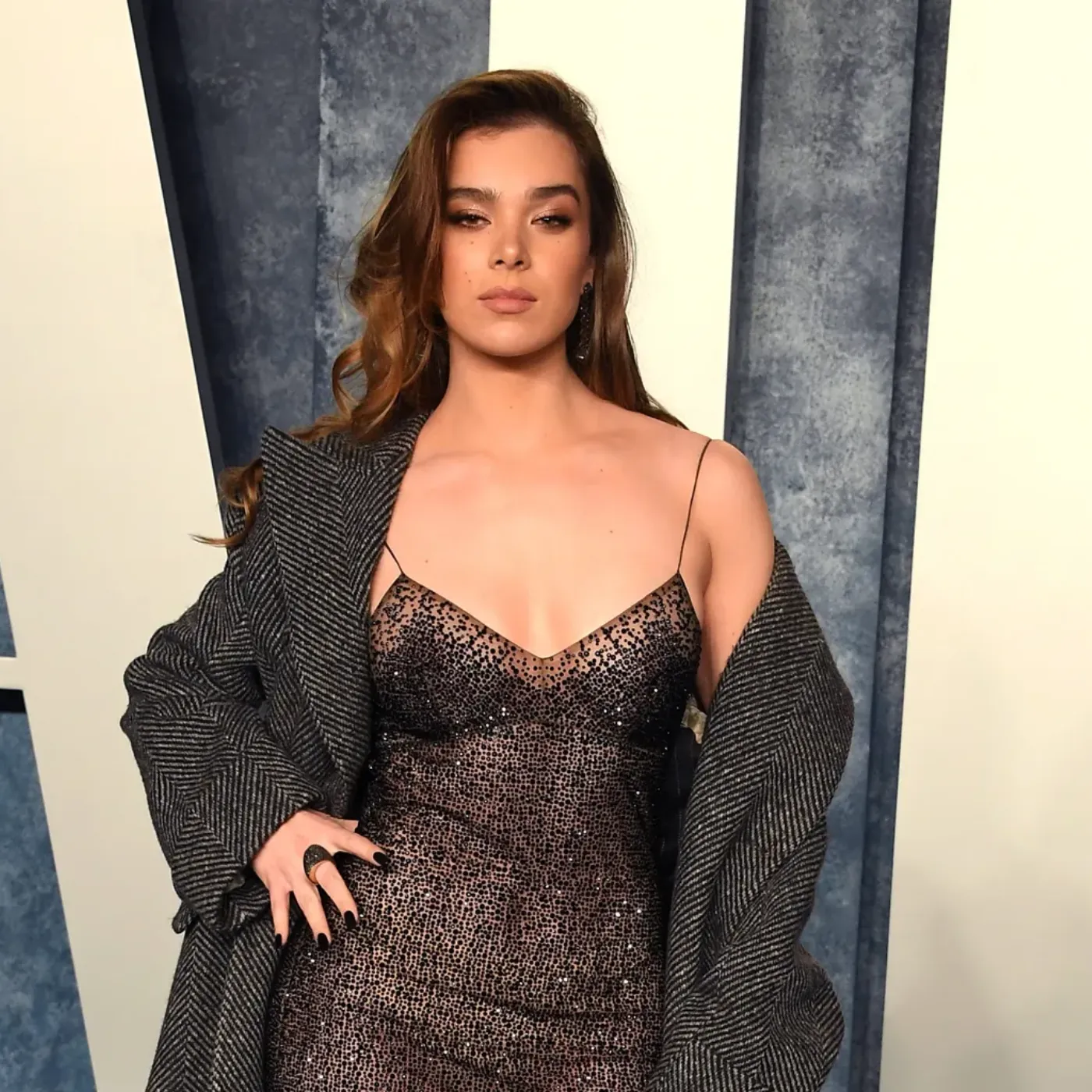 Hailee Steinfeld Overcomes Family Pressure After Josh Allen's Proposal.