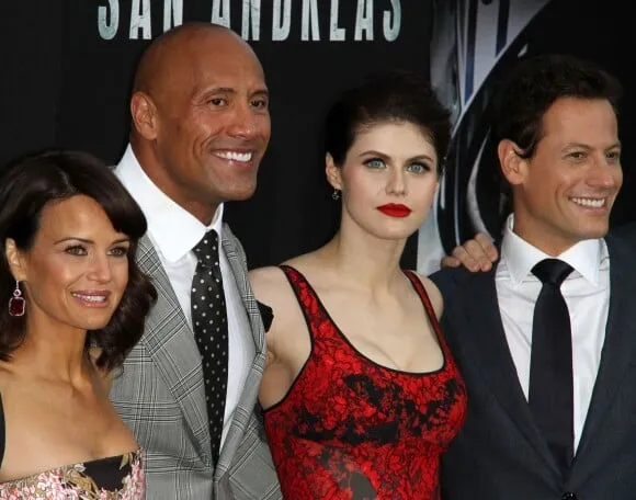 Alexandra Daddario Exposes Dwayne Johnson: A Relationship Built on Lies? 2 Photo : Carla Gugino, Dwayne Johnson, Alexandra Daddario, Iaon Gruffud - Première du film "San Andreas" à Los Angeles le 26 mai 2015. - Purepeople