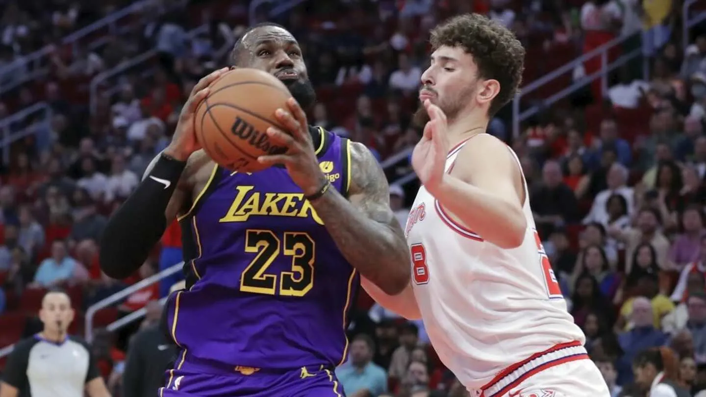 LeBron James caught in chaos as refs’ mistake sparks Lakers-Rockets drama 5 LeBron James caught in chaos as refs’ mistake sparks Lakers-Rockets drama