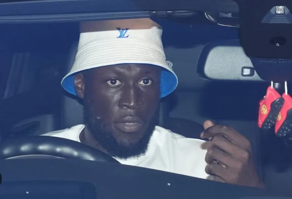 Stormzy Slapped With Driving Ban for Using Phone Behind the Wheel 2 Stormzy Slapped With Driving Ban for Using Phone Behind the Wheel