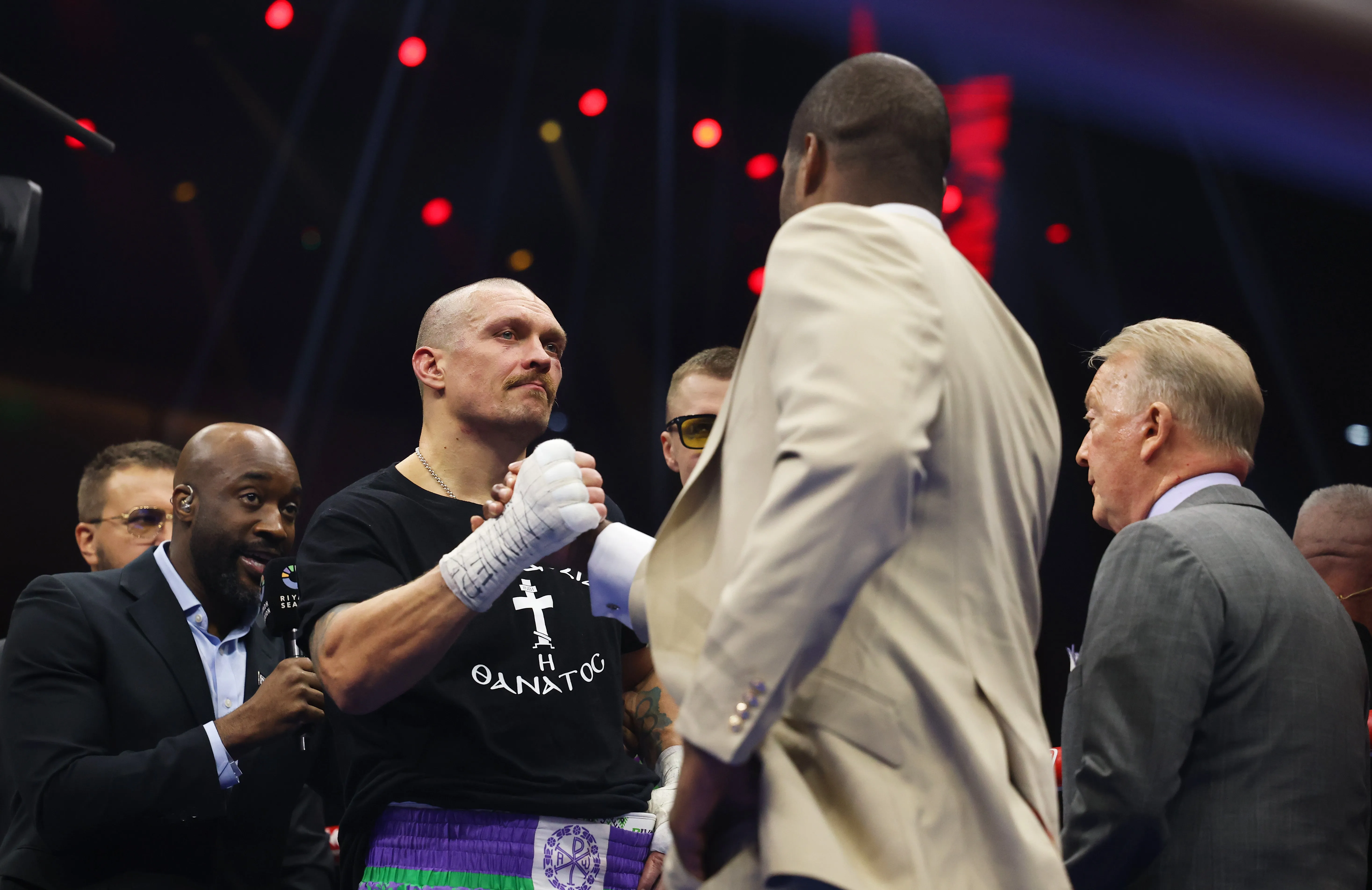 Daniel Dubois interrupts Oleksandr Usyk celebration to demand 'revenge' |  The Independent