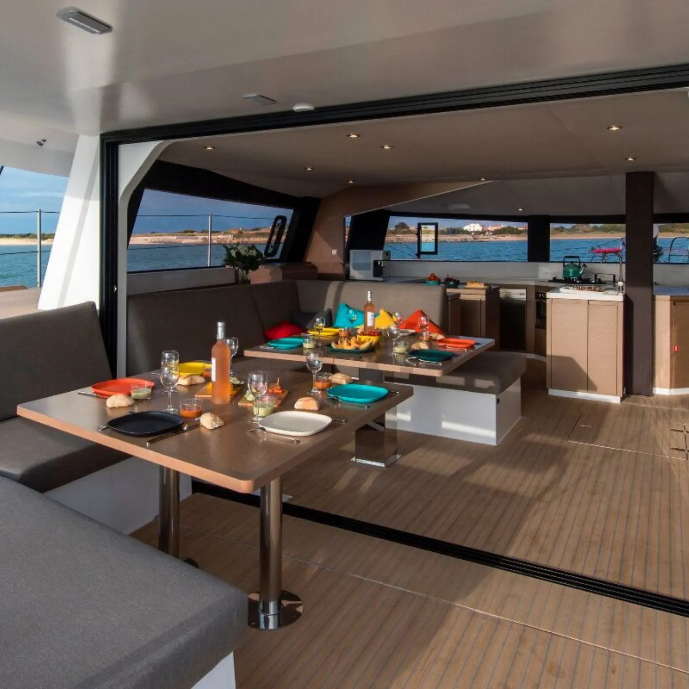 Drake’s Latest Flex With a $1 Million Yacht Has Everyone Talking – Here's Why!