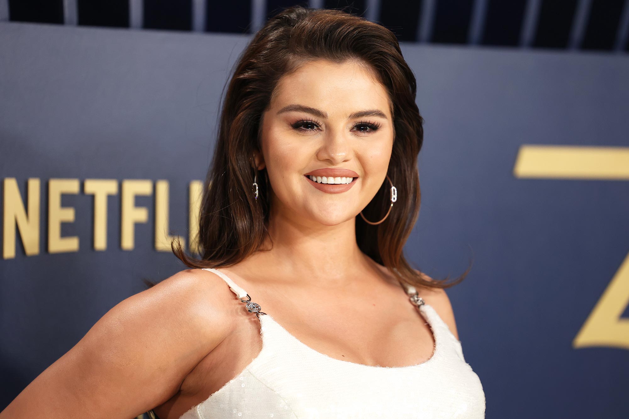 To avoid overshadowing Justin Bieber's good news, Selena Gomez has postponed her engagement. 3 To avoid overshadowing Justin Bieber's good news, Selena Gomez has postponed her engagement.
