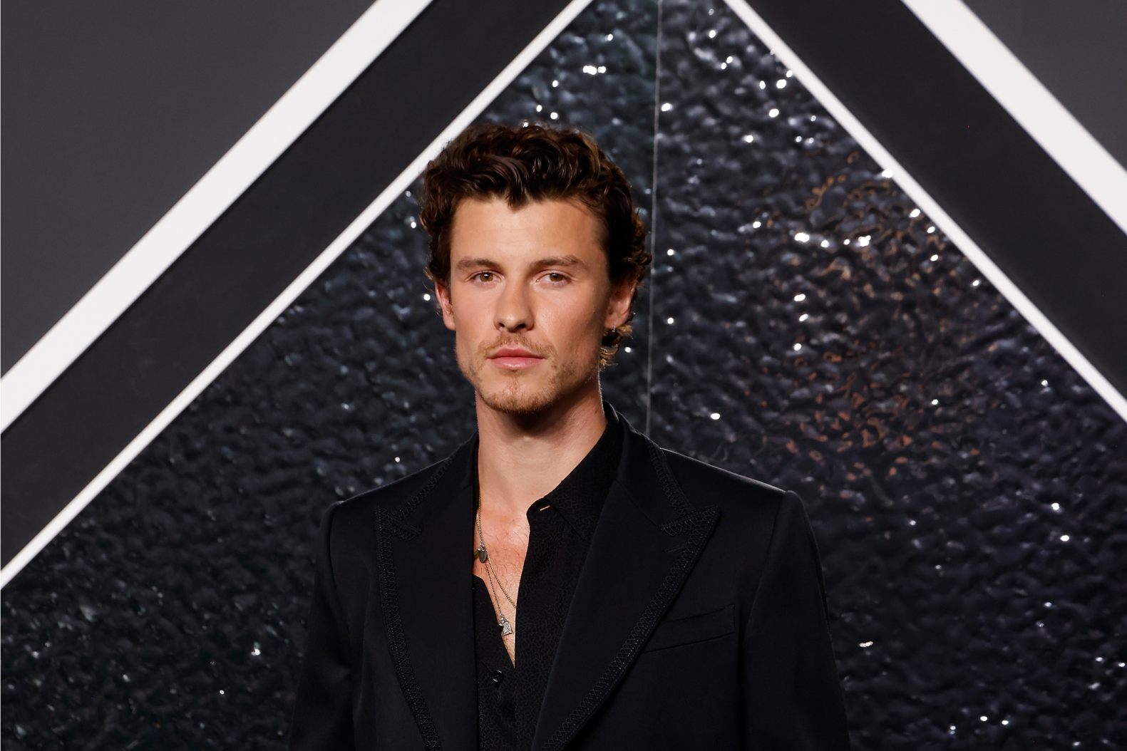 Shawn Mendes Spotted Vacationing With Girlfriend At Hotel's Private Pool