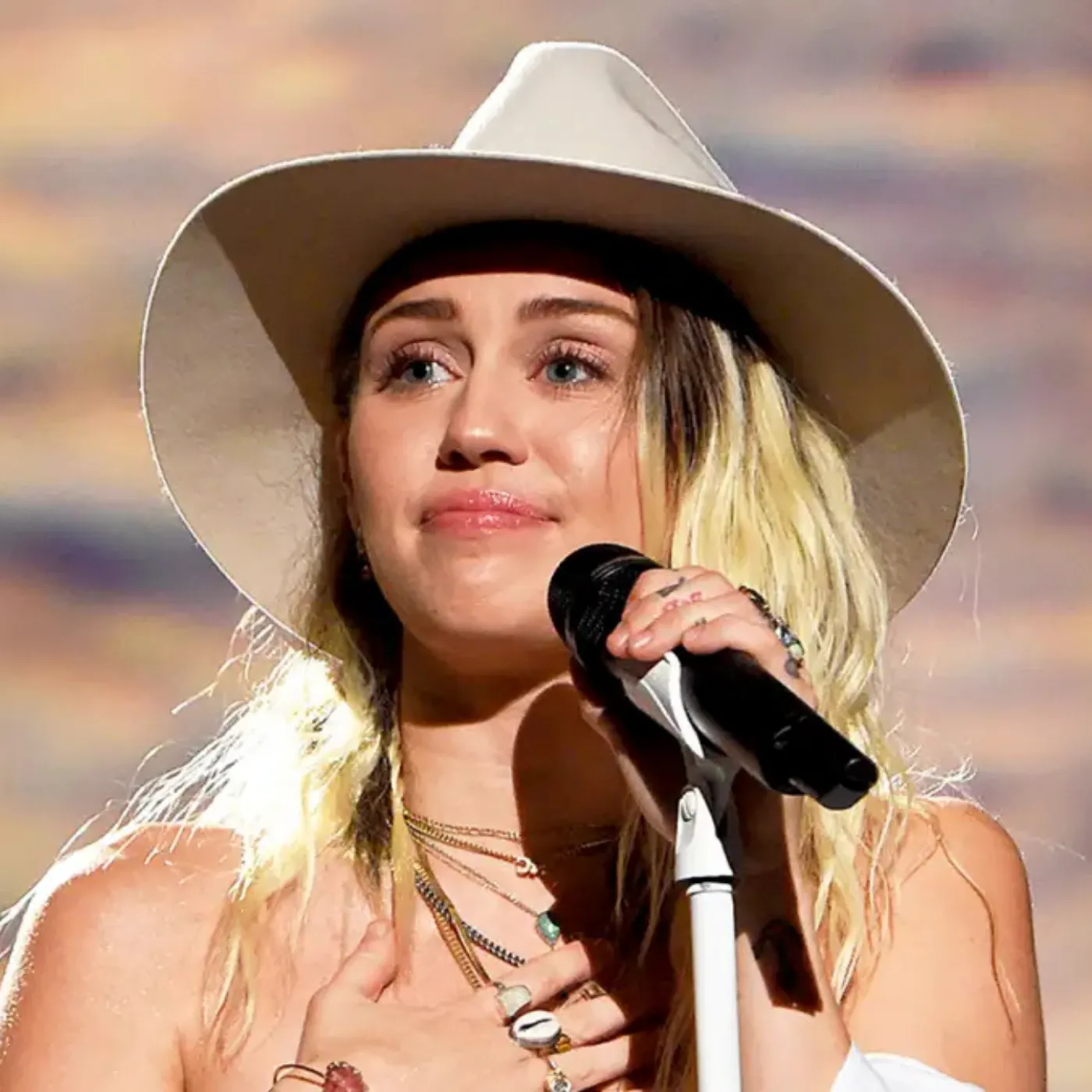 The Meaning Behind Miley Cyrus’ Unemotional Look at the Golden Globes 2025 2 The Meaning Behind Miley Cyrus’ Unemotional Look at the Golden Globes 2025