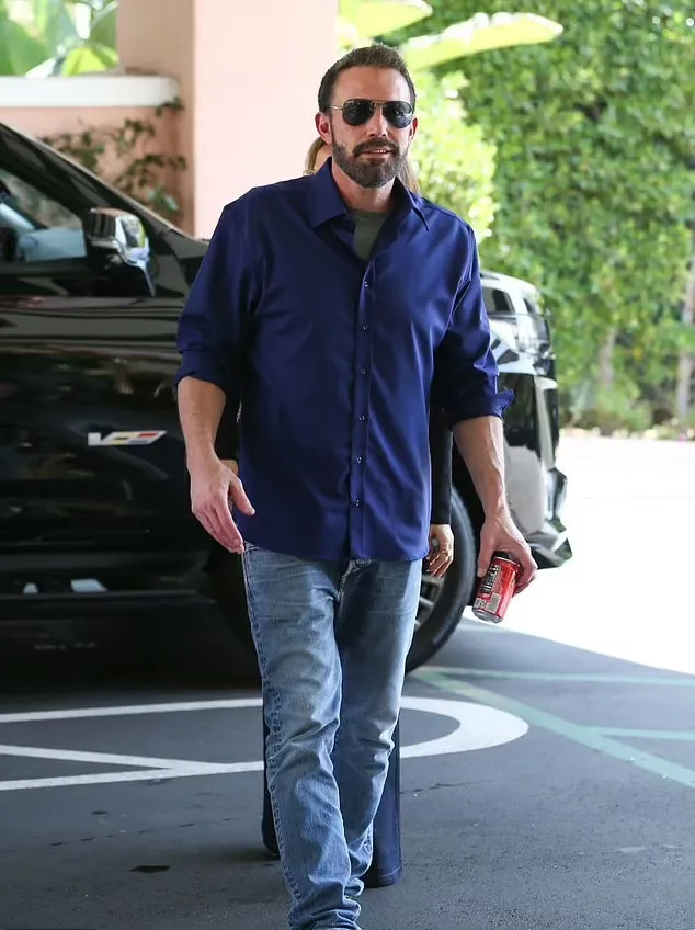 Celebrities Flee as Wildfires Threaten 10,000 Homes in Pacific Palisades