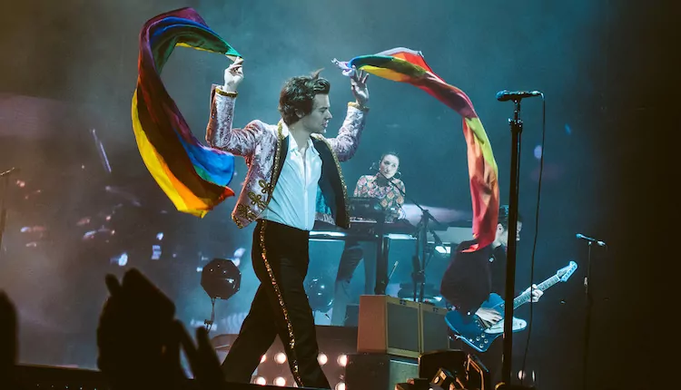 Harry Styles Drops Bombshell About His Love Life in New Album Notes 2 Harry Styles Drops Bombshell About His Love Life in New Album Notes