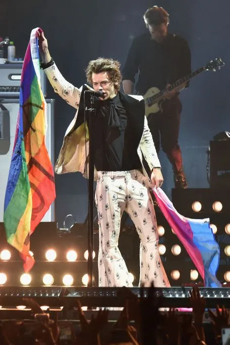 Harry Styles Drops Bombshell About His Love Life in New Album Notes 3 Harry Styles Drops Bombshell About His Love Life in New Album Notes