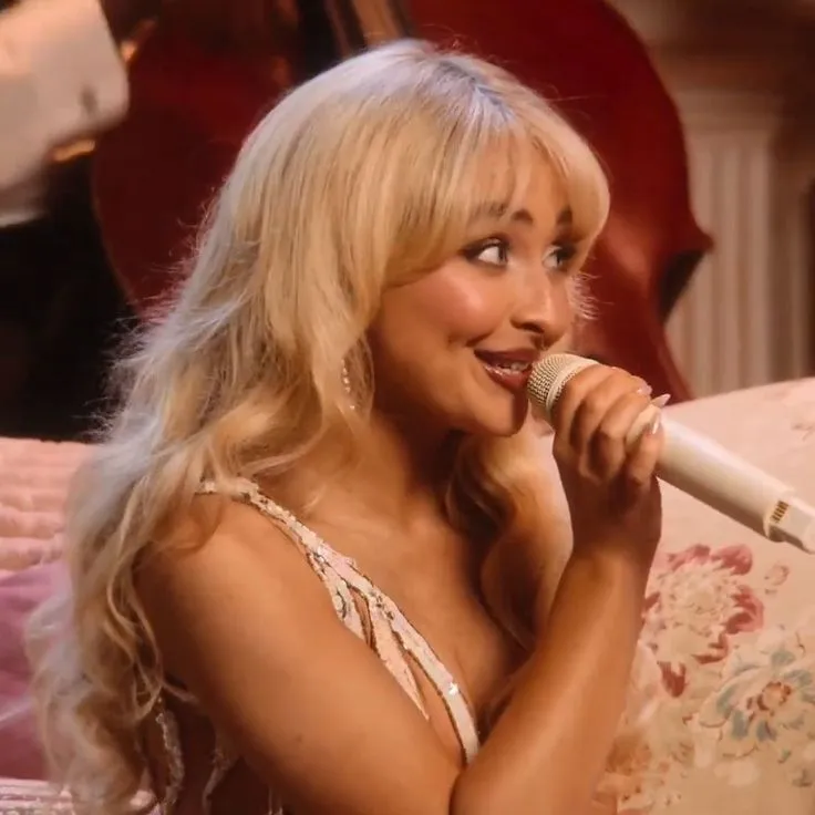 Sabrina Carpenter’s Personal Life Exposed: What’s She Hiding? 2 Hình ảnh Ghim câu chuyện