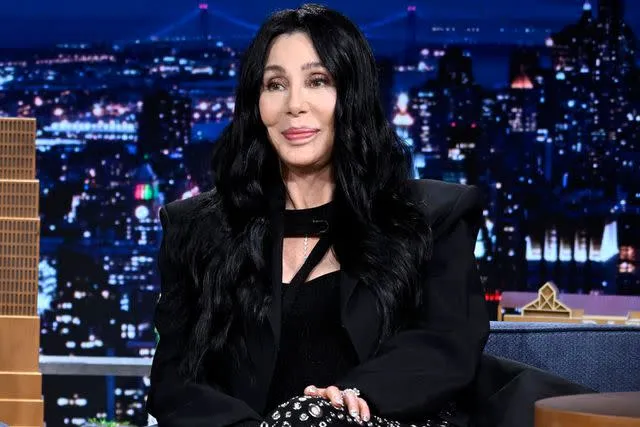 Cher Shuts Down Jimmy Kimmel After Calling His Question “Silly” 4 Cher Shuts Down Jimmy Kimmel After Calling His Question “Silly”