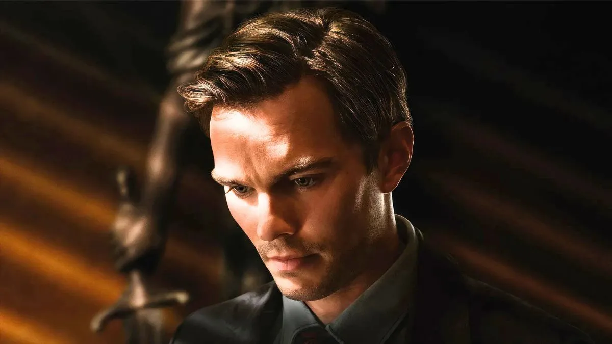 Nicholas Hoult has risen strongly in the film industry, while Johnny Depp is still struggling to regain his glory.