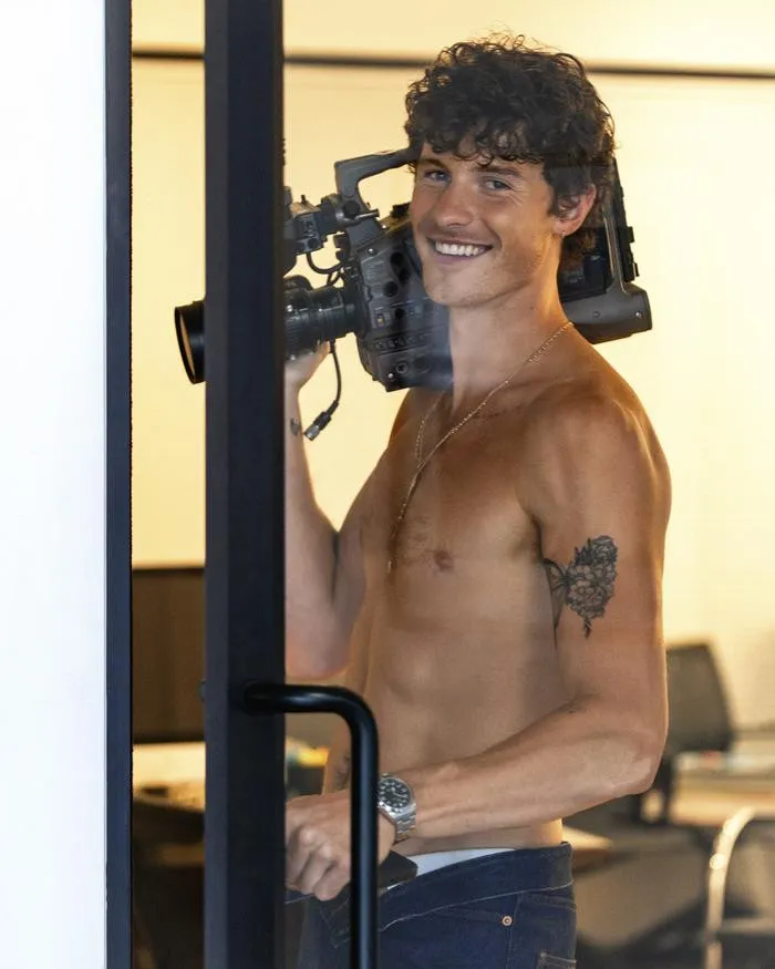 Shawn Mendes' Workout Secrets Revealed: Why Shawn Mendes' Physique Is As Impressive As His Discography... 2 Shawn Mendes' Workout Secrets Revealed: Why Shawn Mendes' Physique Is As Impressive As His Discography...