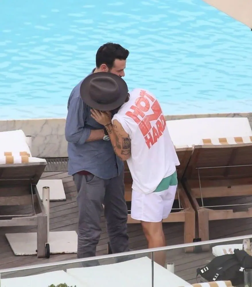 Harry Styles Sparks Buzz After Intimate Gesture with Unknown Man 3 Harry Styles Sparks Buzz After Intimate Gesture with Unknown Man