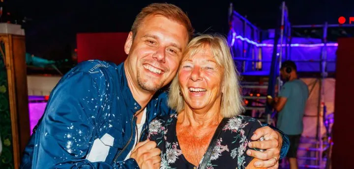 Armin VLOG #103 – Take Your Mom To Techno – Armin van Buuren