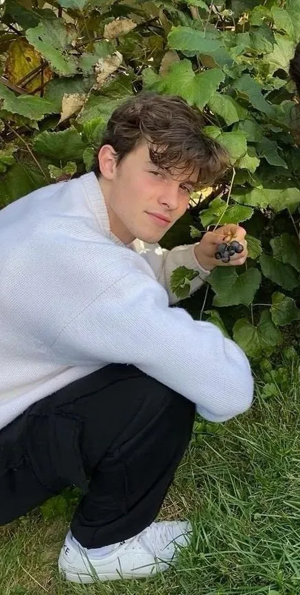 Shawn Mendes’ Secret to Being Everyone’s Ultimate Crush – You Won’t Believe It! 2 Shawn Mendes’ Secret to Being Everyone’s Ultimate Crush – You Won’t Believe It!