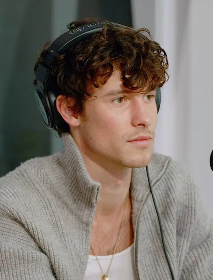 Shawn Mendes' Desperate Spiral: Cringe-Worthy Music, Embarrassing Stunts, and Furious Fans 2 Hình ảnh Ghim câu chuyện